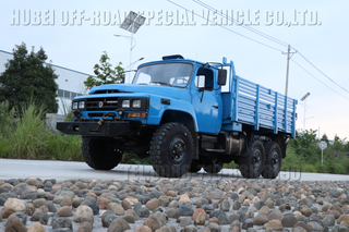 Dongfeng ຂັບລົດຫົກລໍ້ EQ2082 off-road troop carrier_6×6 single-row truck_off-road ຍານພາຫະນະພິເສດສົ່ງອອກ
